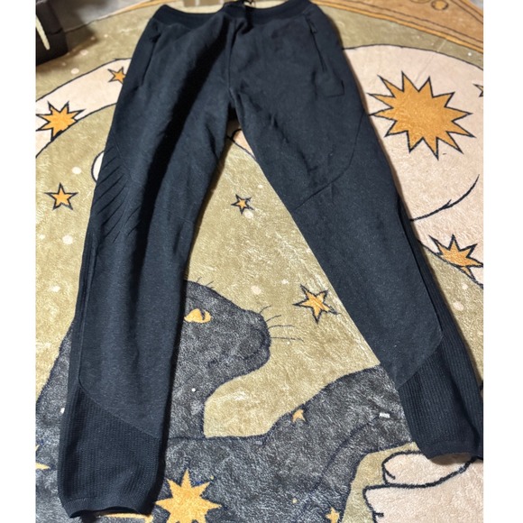 Gymshark Training Joggers Mens Medium Black Knit Athletic Gym Workout Pants - Picture 1 of 3